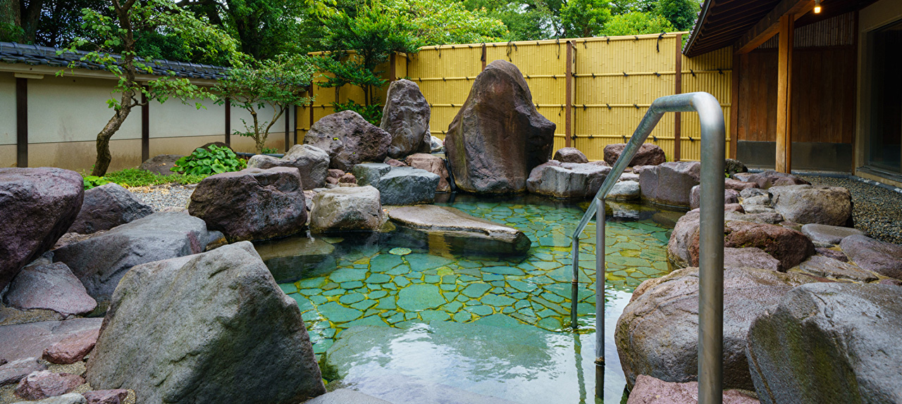 Garden view outdoor hot spring